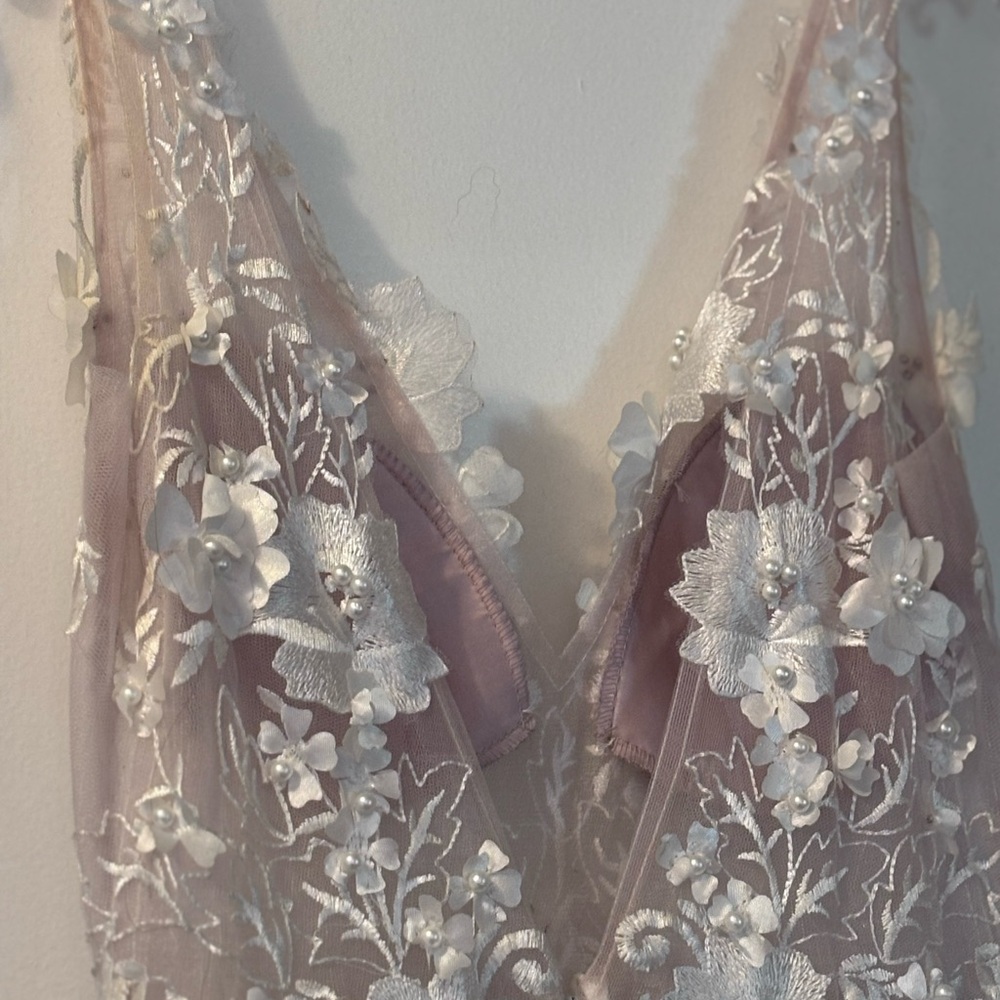 Elegant Pink and White Floral Gown - Picture 11 of 16